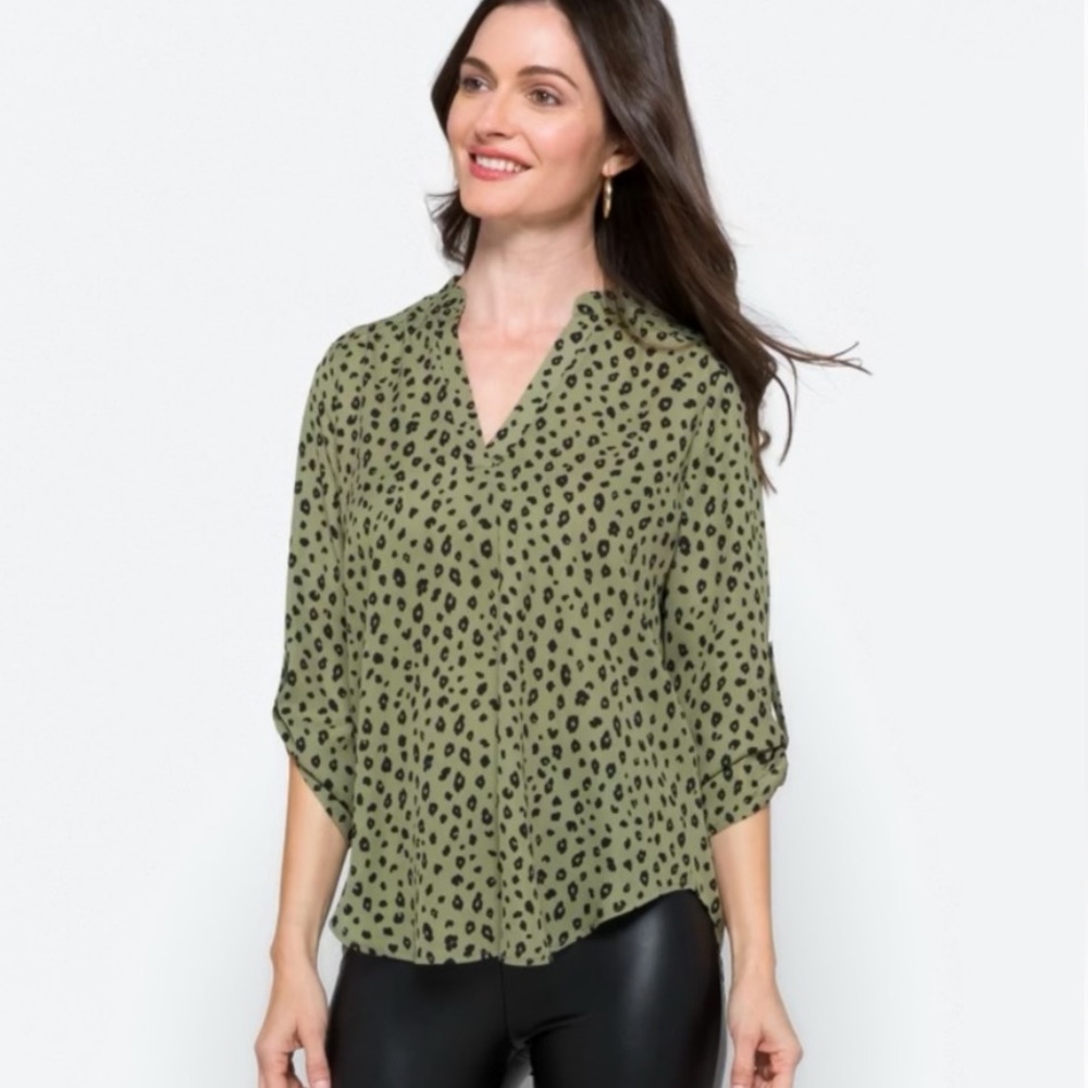 Lush Warren Split Neck Blouse green leopard print size medium